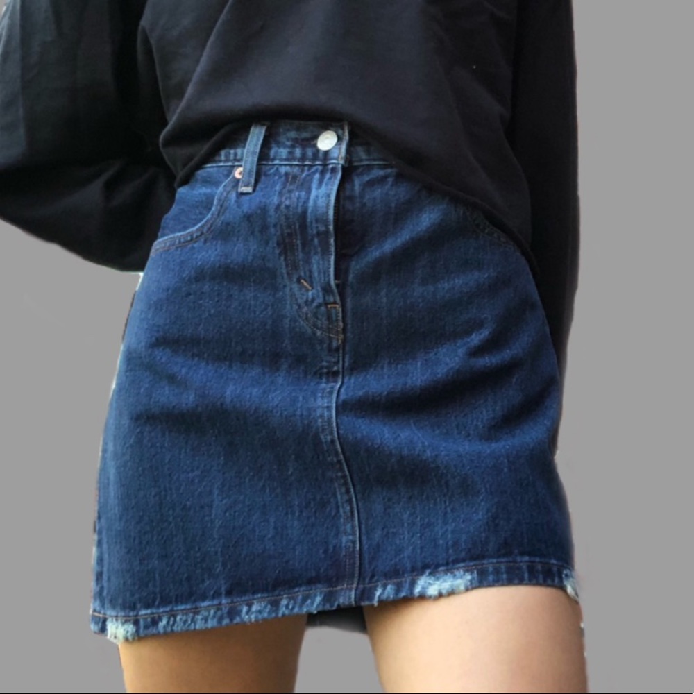 Levi’s Denim Skirt - Size 31 - Picture 2 of 9